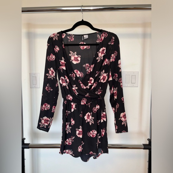 Classy H&M romper - Picture 1 of 2